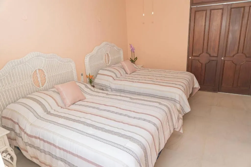 Villa Ixchel - Right On The Beach! Puerto Morelos